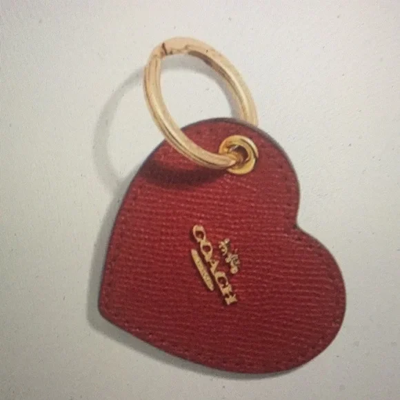 đź’ĄHOST PICđź’ĄCOACH - HEART KEYCHAIN / KEYFOB (NWT) - Picture 6 of 9